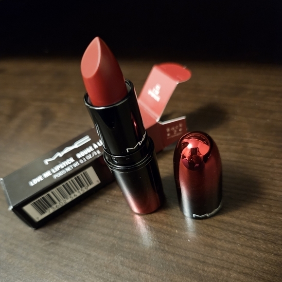 MAC Love Me Lipstick in E For Effortless (NIB) - Picture 1 of 5
